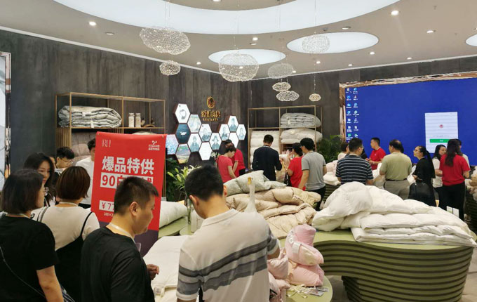多地展會(huì)現(xiàn)場簽單！百聯(lián)憑什么“約”到服裝家紡用戶？