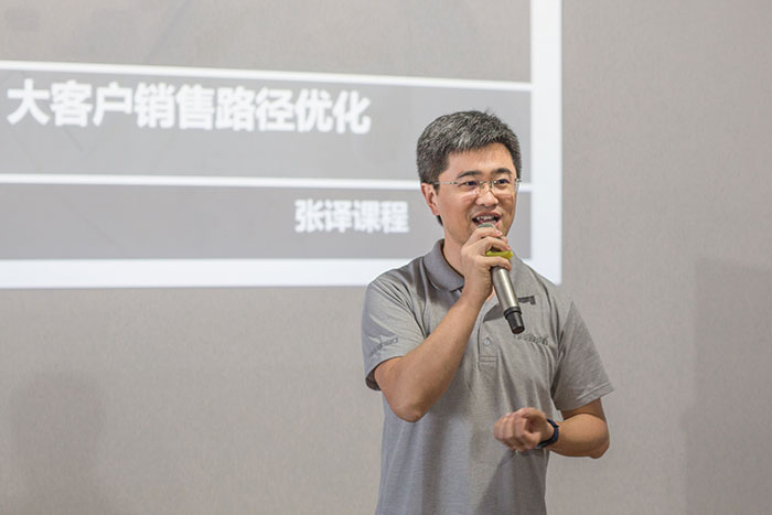 百聯(lián)開展新一輪培訓(xùn)：提高員工職業(yè)素質(zhì)，增強(qiáng)客戶服務(wù)能力